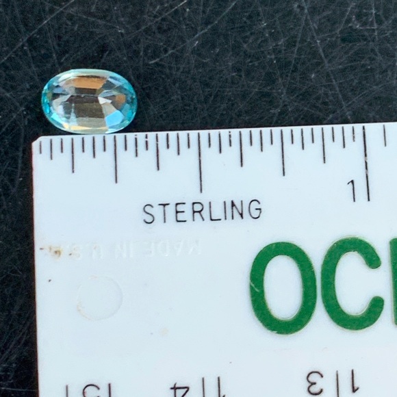 1.98 Carat Oval Blue Zircon - Precision Faceting - PLEASE SEE VIDEO - Picture 7 of 17